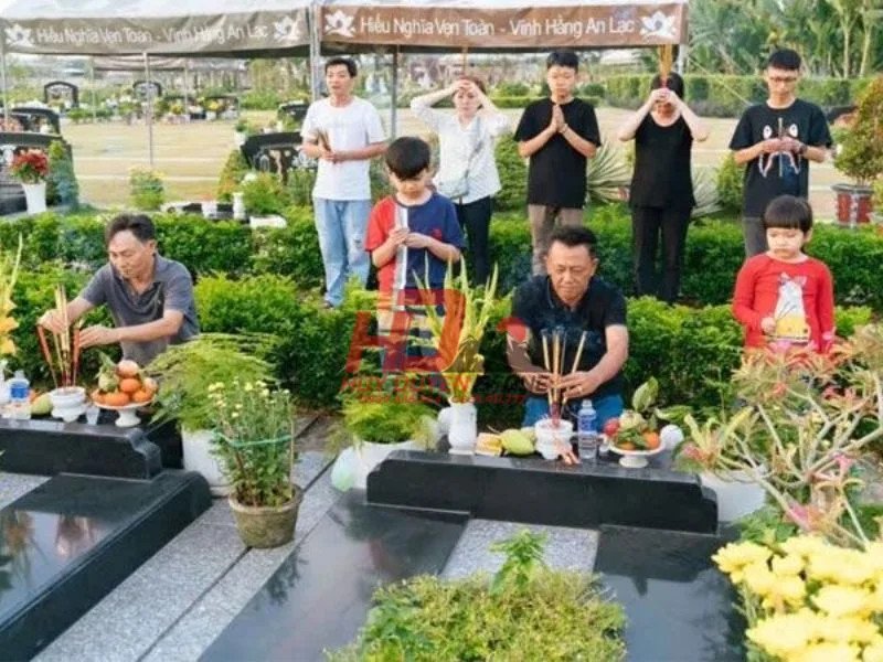 Mâm lễ vật cần thiết cho văn khấn thắp hương ngoài mộ