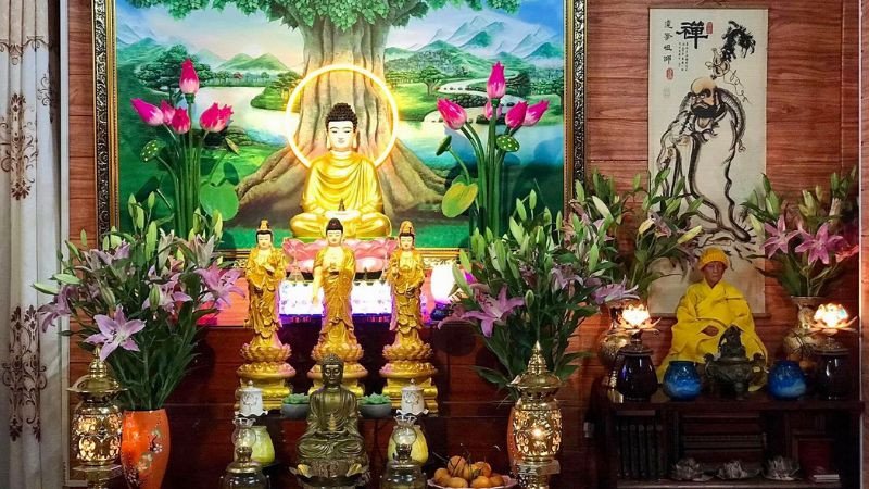 Mâm lễ vật cúng dường Tam Bảo trang nghiêm