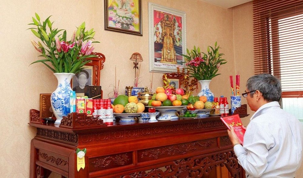 Văn khấn Thần linh và Gia tiên là phần không thể thiếu trong lễ cúng về nhà mới