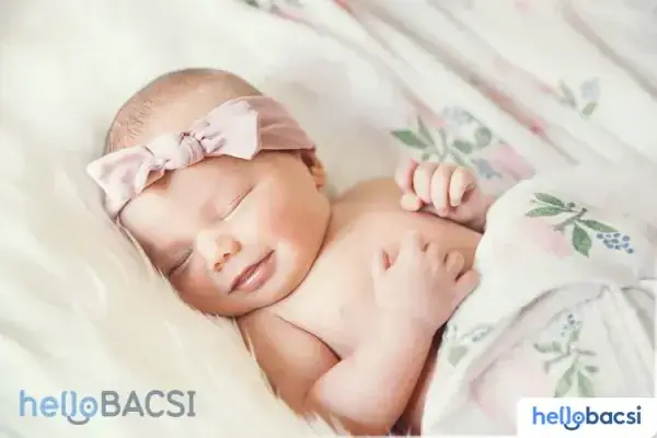 Truy Tìm Nguyên Nhân Làm Bé Cười Khi Ngủ • Hello Bacsi