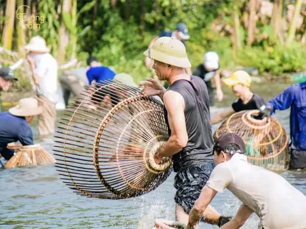 Chiêm Bao Thấy Mình Bắt Cá Trong Ao