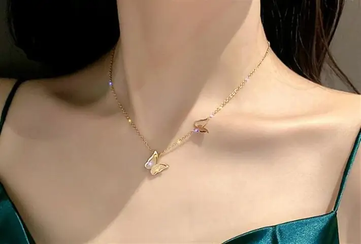 Mộng Thấy Đang Đeo Dây Chuyền Vàng