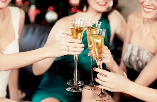 Nằm Mơ Thấy Ăn Uống, Ăn Nhậu, Tiệc Tùng Có Điềm Báo Gì?