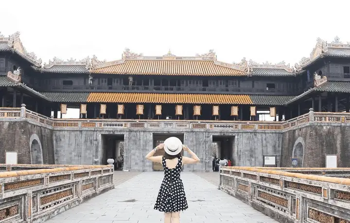 Thành Phố Huế Mộng Mơ: Trầm Lắng Trong Màn Mưa Phùn