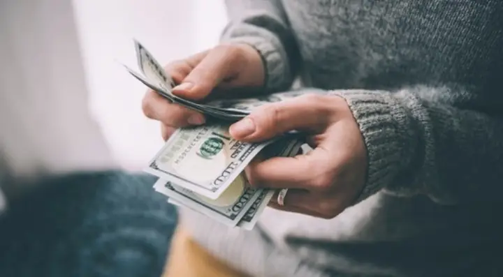 Mơ Thấy Có Người Cho Tiền Đánh Con Gì?