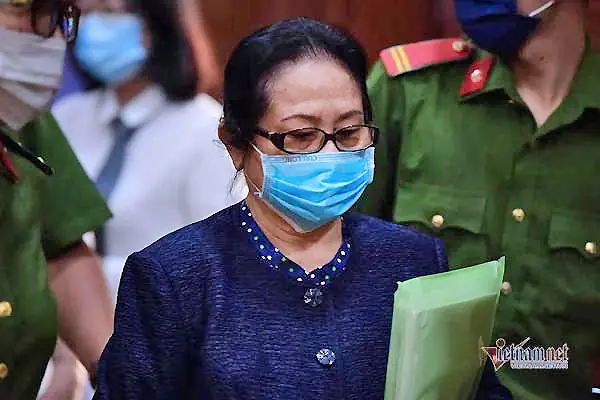Giải Mã Giấc Mơ Đánh Bài Có Tú Quý 9: Điềm Báo Gì Và Nên Làm Gì?