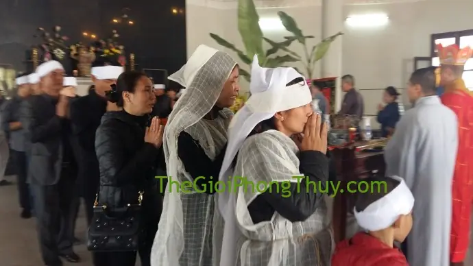 Giải Mã Ý Nghĩa Giấc Mơ Thấy Đội Khăn Tang