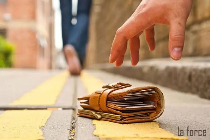 Nằm Mơ Thấy Nhặt Được Ví Trên Đường