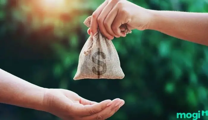 Mơ Thấy Nhận Tiền Từ Người Khác Có Thể Là Dấu Hiệu Bạn Đang Có Xu Hướng Dựa Dẫm Vào Người Khác, Thiếu Tự Lập.