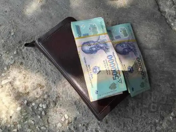 Mơ Thấy Người Khác Cho Tiền 500 Nghìn: Giải Mã Giấc Mơ Tiền Tài Và Ý Nghĩa Sâu Sắc