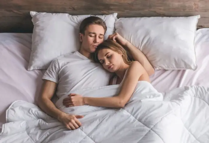Nằm Mơ Thấy Đàn Ông Ôm Mình