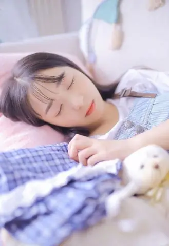 Nếu Bạn Mơ Thấy Mình Quan Hệ Tình Dục Với Người Quen Trong Giấc Mơ Là Điềm Báo Sắp Xảy Ra Rắc Rối, Vướng Mắc Tình Cảm, Hay Bạn Sẽ Gặp Được Những Người Bạn Mới? Bài Viết Dưới Đây Sẽ Giải Thích Ý Nghĩa Và Dấu Hiệu Nằm Mơ Thấy Quan Hệ Tình Dục Với Người Quen!