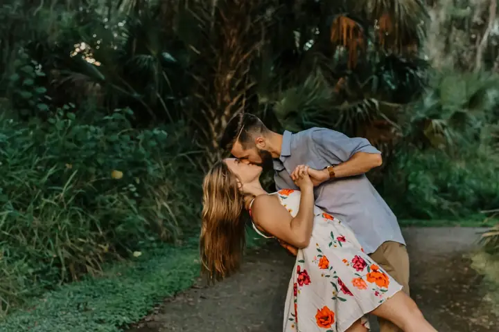 Giải Mã Giấc Mơ Thấy Mình Không Mặc Quần Áo