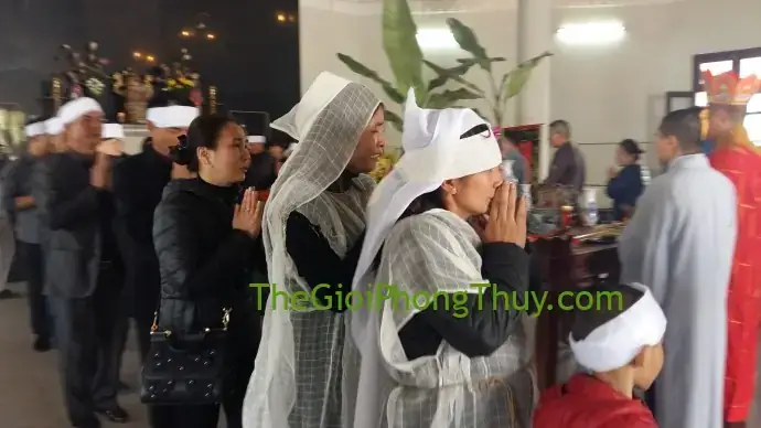 Mơ Thấy Người Thân Đã Mất Đội Khăn Tang