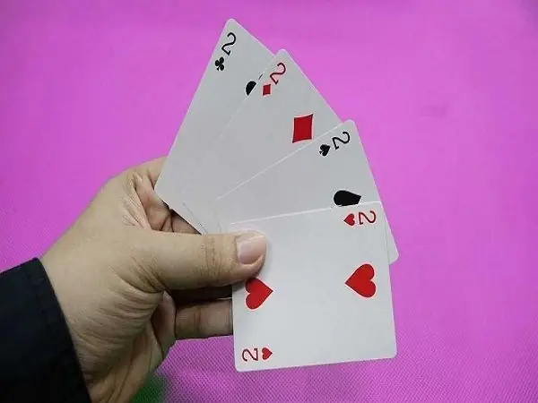 Mơ Đánh Bài Có Tứ Quý 10: Giải Mã Giấc Mơ May Mắn Hay Lời Nhắc Nhở?