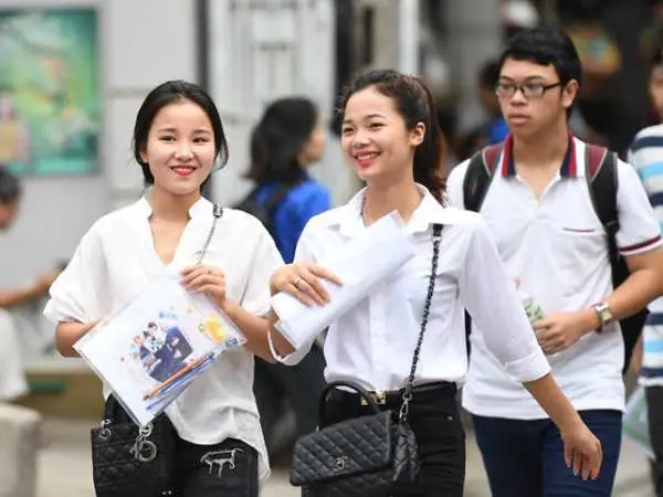 Giải Mã Ý Nghĩa Của Các Giấc Mơ Thấy Đi Học Muộn