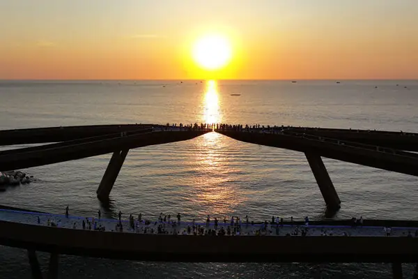 Cầu Hôn Kiss Bridge Ở Đâu? Cách Di Chuyển Như Thế Nào?