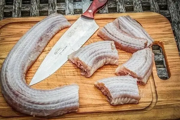 Mơ Thấy Ăn Thịt Rắn Đen: Giải Mã Ý Nghĩa Và Điềm Báo Chi Tiết