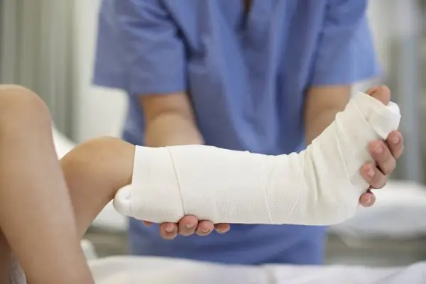 Mơ Thấy Bị Gãy Chân, Gãy Tay Báo Điềm Gì? Đánh Số Mấy