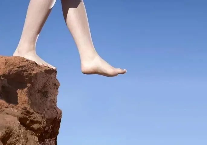 Mộng Thấy Trượt Chân Ngoài Đường