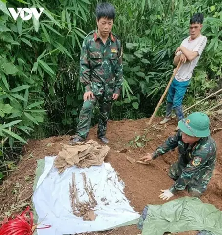 Mơ Thấy Bốc Hài Cốt: Giải Mã Ý Nghĩa Và Điềm Báo Chi Tiết