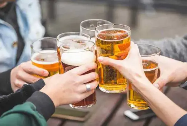 Ý Nghĩa Của Từng Kiểu Giấc Mơ Thấy Uống Bia
