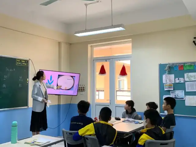 Mơ Thấy Giáo Viên Đang Dạy Học