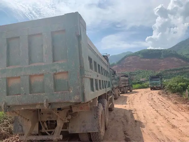 Mơ Thấy Con Đường Đầy Bùn Đất