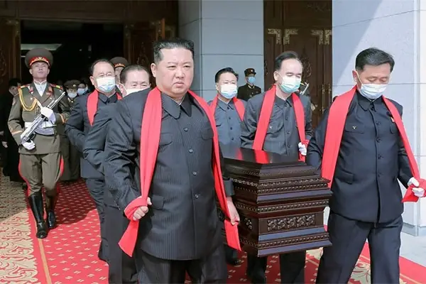 Mơ Thấy Con Trai Chết Đánh Con Gì? Giải Mã Giấc Mơ & Con Số May Mắn