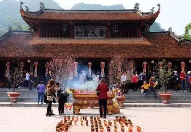 Nằm Mơ Thấy Đi Chùa Tham Quan Cùng Gia Đình