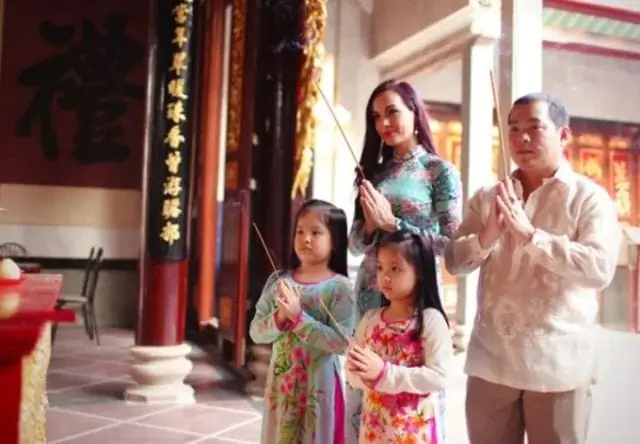 Nằm Mơ Thấy Đi Chùa Cúng Lễ Cùng Gia Đình