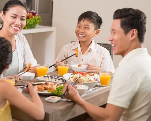Mơ Thấy Ăn Uống Đánh Con Gì?