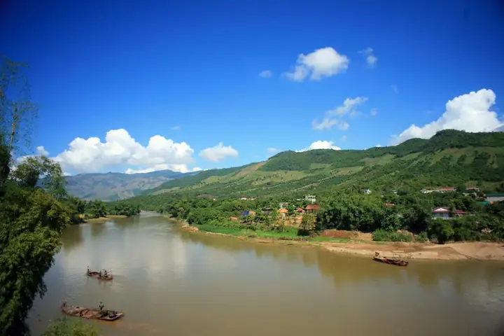 Mơ Thấy Dòng Sông Đầy Nước Trong Xanh