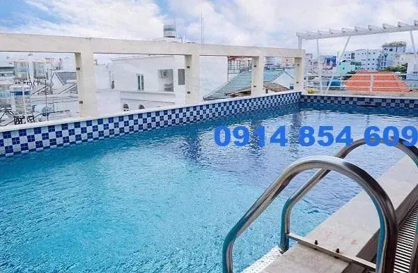 Ngủ Mơ Thấy Người Lạ Tắm Ở Hồ Bơi