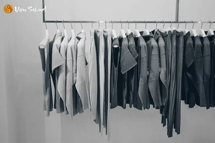 – Khi Mơ Thấy Quần Áo, Có Những Con Số May Mắn Sau Đây: 06, 09, 12, 33, 79, 01, 11, 07, 70, 00, 02, 09, 59, 02, 59, 46, 64, 34, 43, 22, 33, 34, 84, 07, 42, 67, 87, 06, 08, 56, 00, 04, 54, 59, 95, 40, 45, 06, 90.