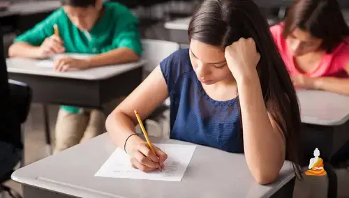 Mơ Thấy Mình Đi Học Và Làm Bài Kiểm Tra, Thi Cử