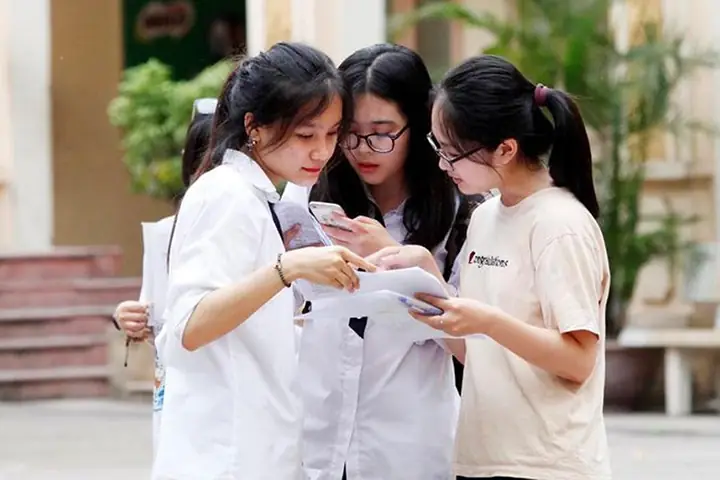 Chiêm Bao Đang Làm Bài Thi