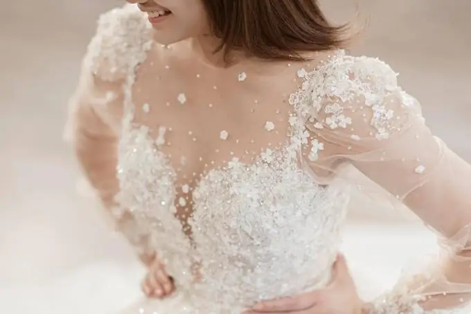 Nằm Mơ Thấy Mình Mặc Váy Cưới Màu Trắng