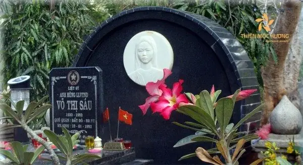 Mơ Thấy Ngôi Mộ Người Lạ: Giải Mã Ý Nghĩa Tâm Linh