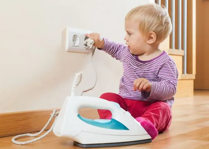Mơ Thấy Người Khác Bị Điện Giật Đánh Con Gì