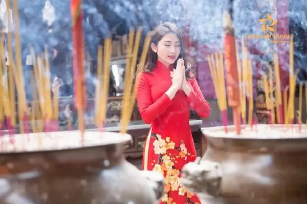 Nằm Mơ Thấy Thắp Hương, Đốt Nhang Bàn Thờ Điềm Xui Hay Hên? Nằm Mơ Thấy Thắp Hương, Đốt Nhang Bàn Thờ Điềm Xui Hay Hên?