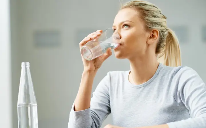 Mơ Thấy Người Khác Đang Uống Nước