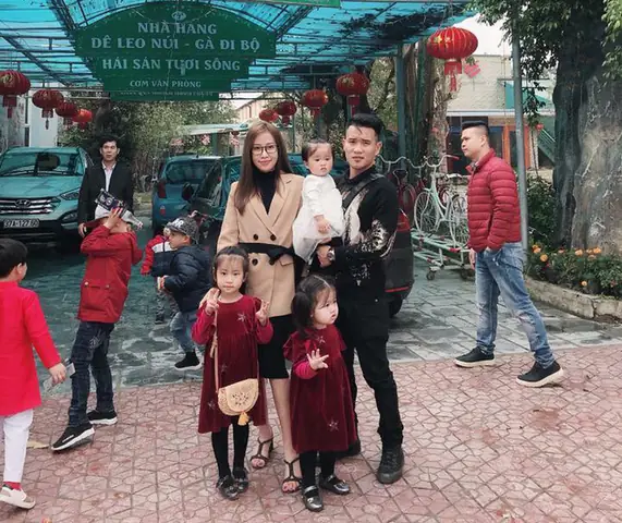 "thanh Niên Ba Yếu Đuối Nằm Mơ Con Bị Bắt Cóc, Dậy Khóc 30 Phút (nhìn Cái Mặt Sưng Húp Là Biết Khóc Trước Đó Lâu Rồi), Làm Tội Con Gái Đang Ngủ, Cứ Ôm Thơm Làm Con Dậy Luôn, Không Hiểu Chuyện Gì Đang Xảy Ra". "thanh Niên Ba Yếu Đuối Nằm Mơ Con Bị Bắt Cóc, Dậy Khóc 30 Phút (nhìn Cái Mặt Sưng Húp Là Biết Khóc Trước Đó Lâu Rồi), Làm Tội Con Gái Đang Ngủ, Cứ Ôm Thơm Làm Con Dậy Luôn, Không Hiểu Chuyện Gì Đang Xảy Ra".