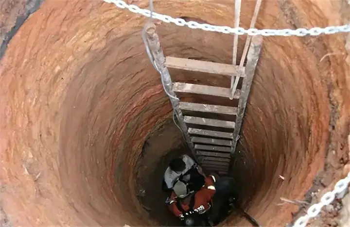 Nằm Mơ Thấy Dưới Nhà Có Vật Lạ, Người Đàn Ông Quyết Tâm Làm Một Việc Dù Cả Gia Đình Phản Đối: Kết Quả Ai Cũng Bất Ngờ - Ảnh 2. Nằm Mơ Thấy Dưới Nhà Có Vật Lạ, Người Đàn Ông Quyết Tâm Làm Một Việc Dù Cả Gia Đình Phản Đối: Kết Quả Ai Cũng Bất Ngờ - Ảnh 2.