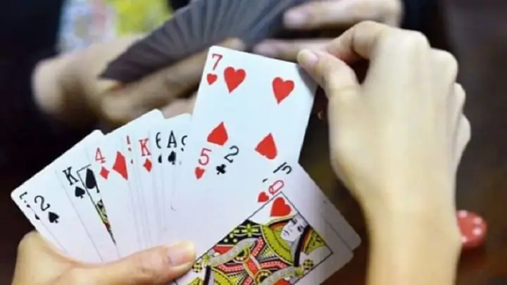 Mơ Thấy Đánh Bài: Có Điềm Gì? Đánh Con Gì?