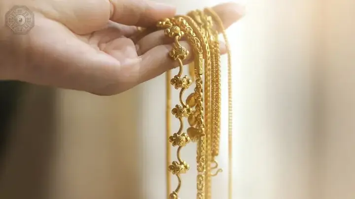 Những Lời Khuyên Khi Nằm Mơ Thấy Dây Chuyền Vàng 18k