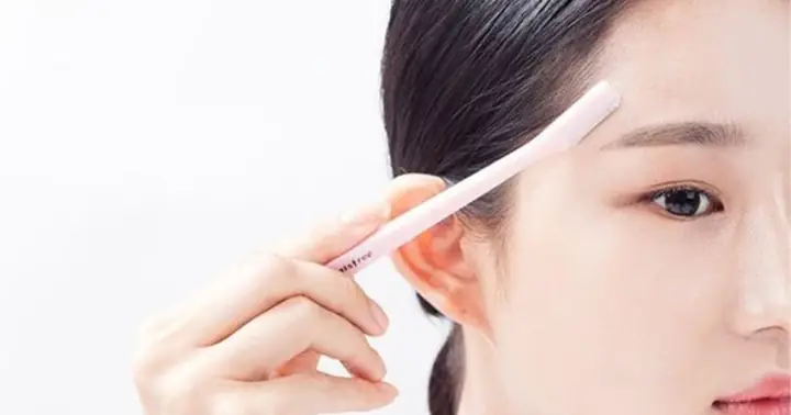 Mơ Thấy Lông Mày Là Điềm Báo Tốt Hay Xấu? Con Số May Mắn Liên Quan