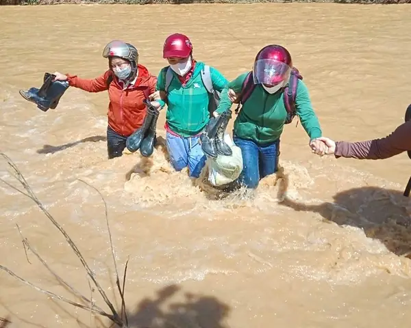 Mơ Thấy Lội Nước Đánh Con Gì?