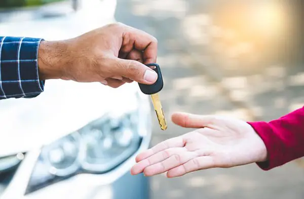 Mơ Thấy Người Khác Mua Xe Ô Tô Đánh Con Gì?