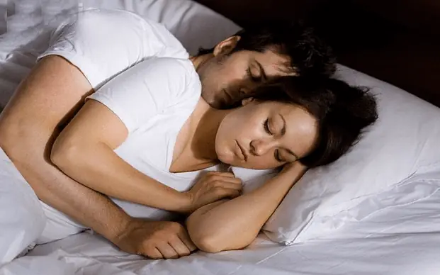 Nằm Mơ Thấy Ngủ Với Người Lạ Đánh Con Gì?